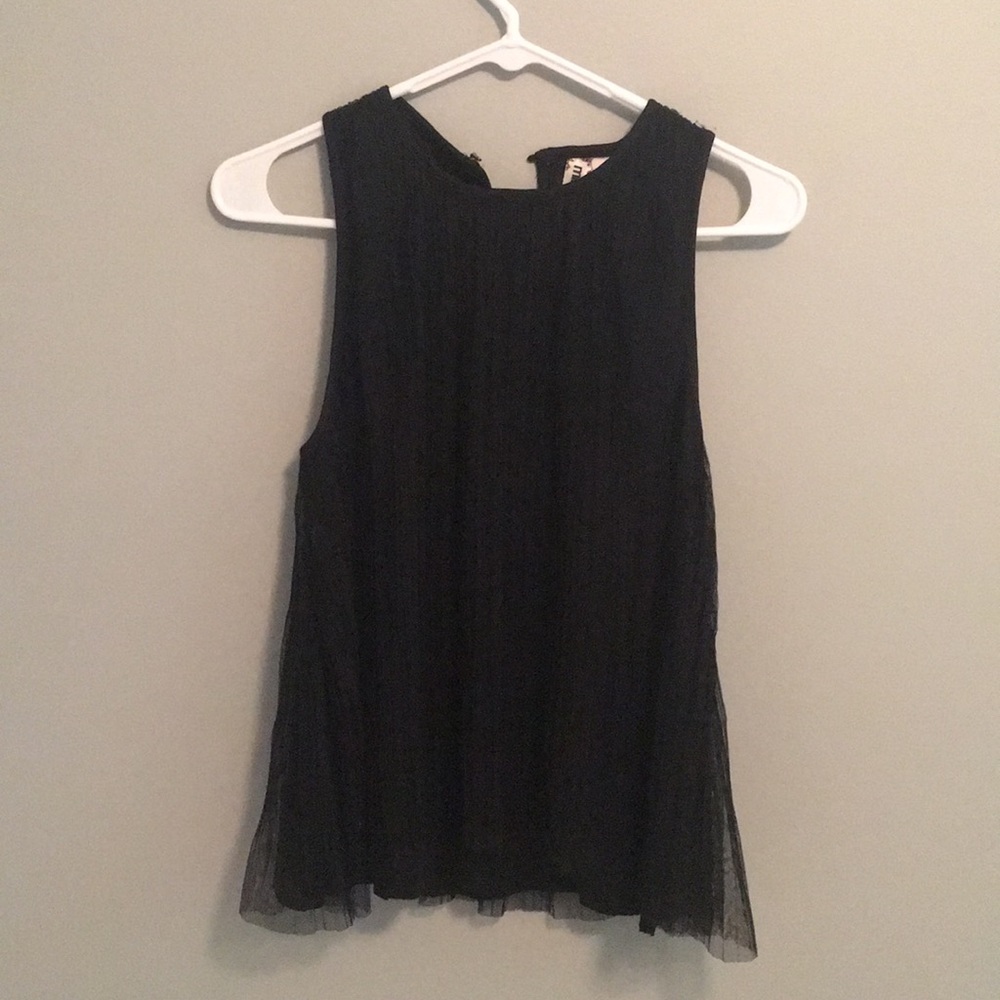 Black pleated top